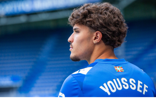 يوسف لخديم يبدأ رحلة جديدة مع ألافيس في الدوري الإسباني