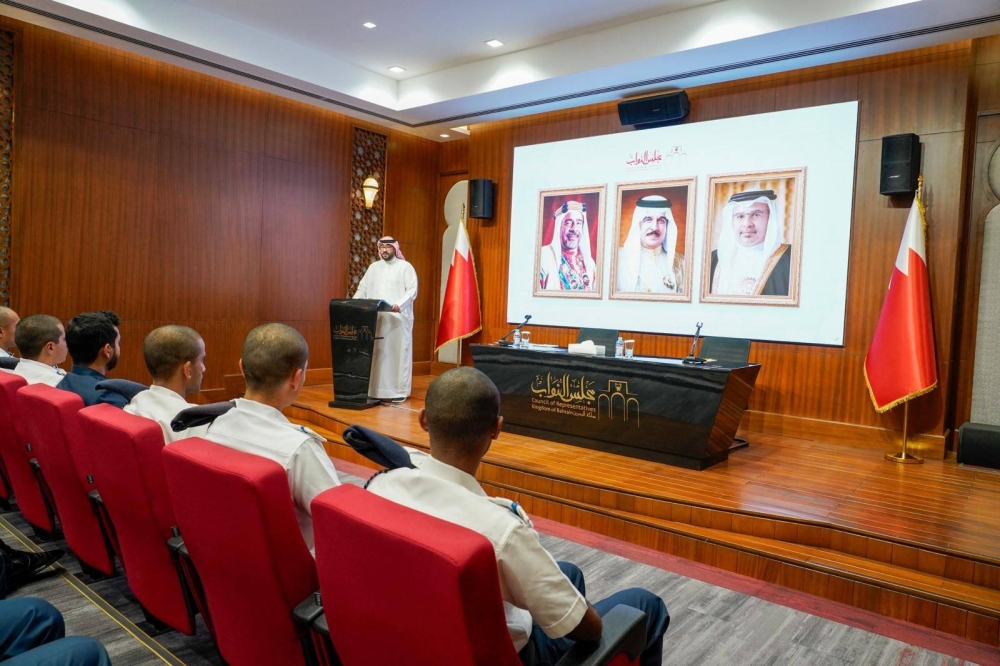 "أمانة النواب" تستقبل التلاميذ العسكريين بوزارة الداخلية