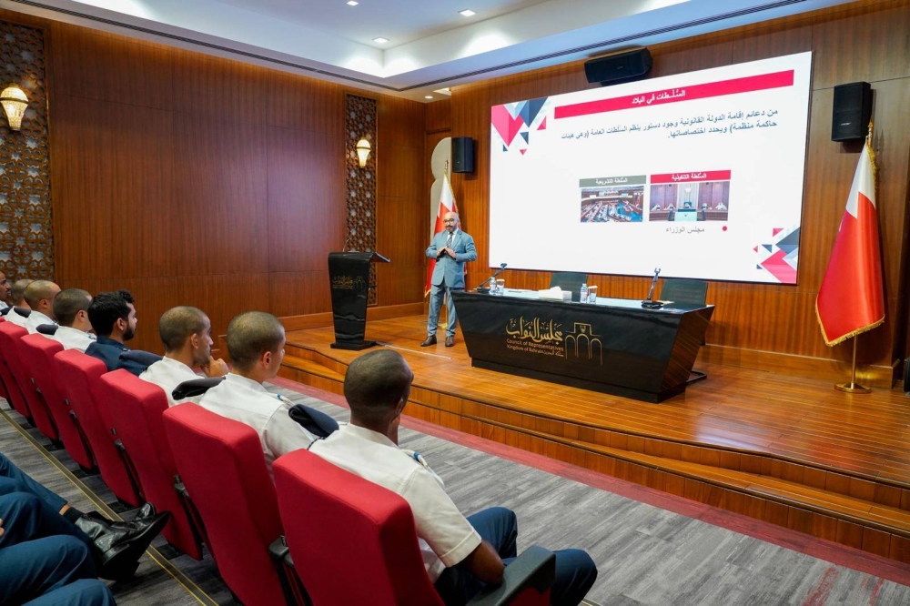 "أمانة النواب" تستقبل التلاميذ العسكريين بوزارة الداخلية