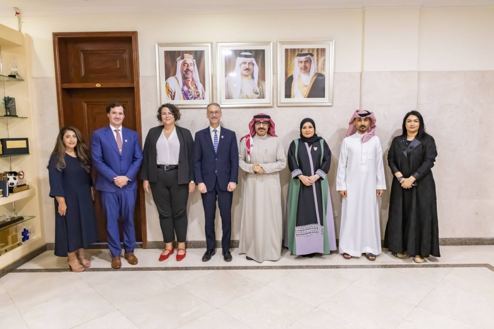وزير التربية يستقبل سفير الولايات المتحدة الأمريكية لدى البحرين