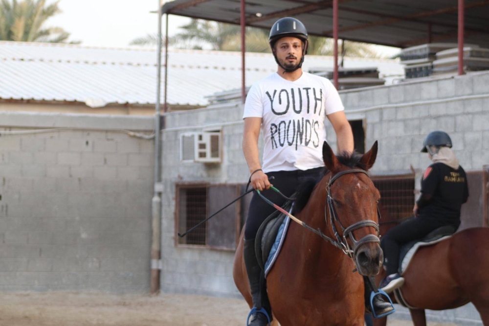 الأولمبياد الخاص البحريني يشارك في مسابقة ودورة الفروسية الإقليمية بالإمارات