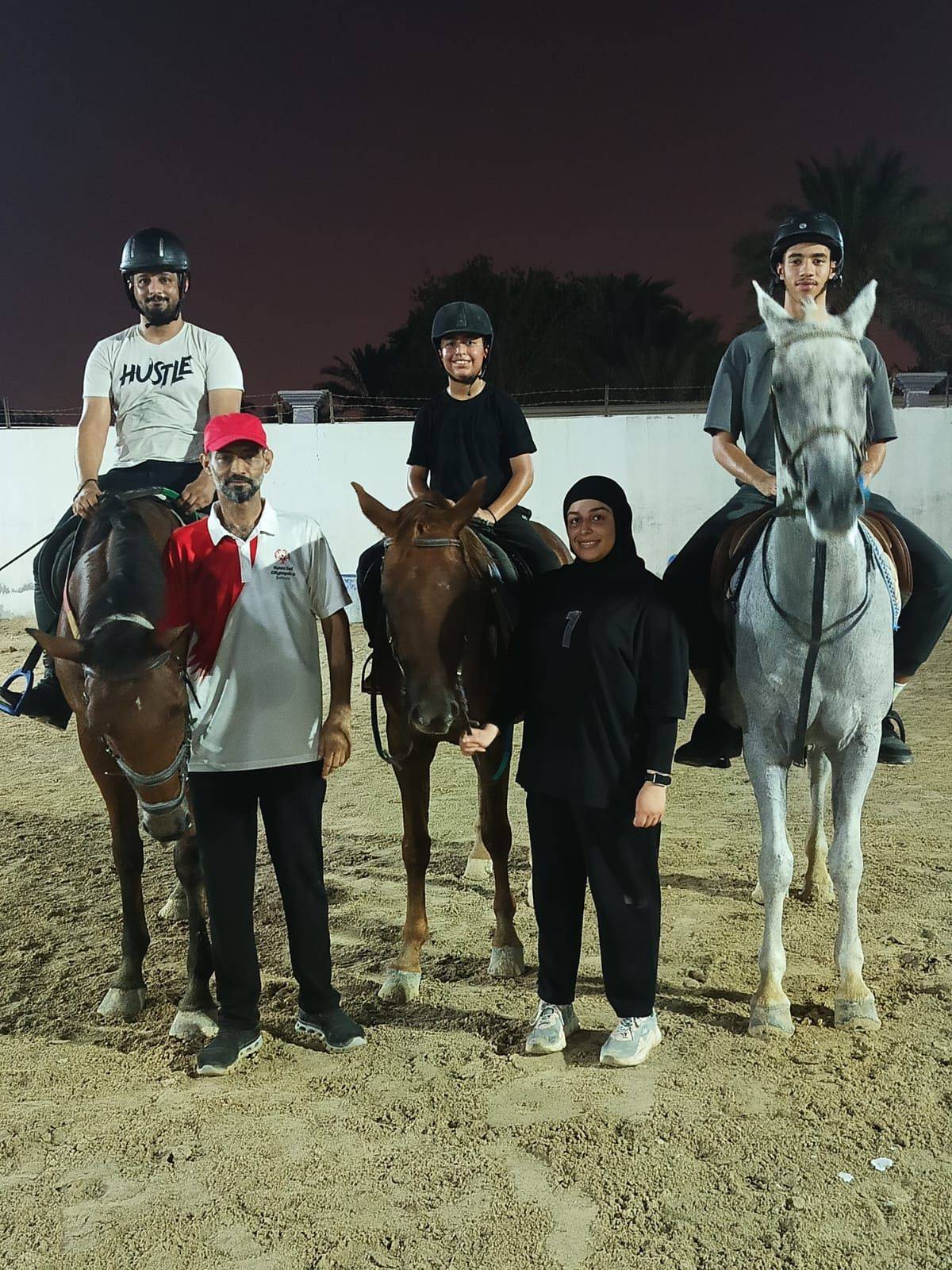 الأولمبياد الخاص البحريني يشارك في مسابقة ودورة الفروسية الإقليمية بالإمارات