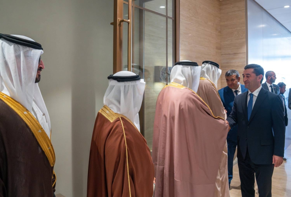 وزير المالية يلتقي وزير خارجية أوزبكستان ويؤكد على عمق العلاقات