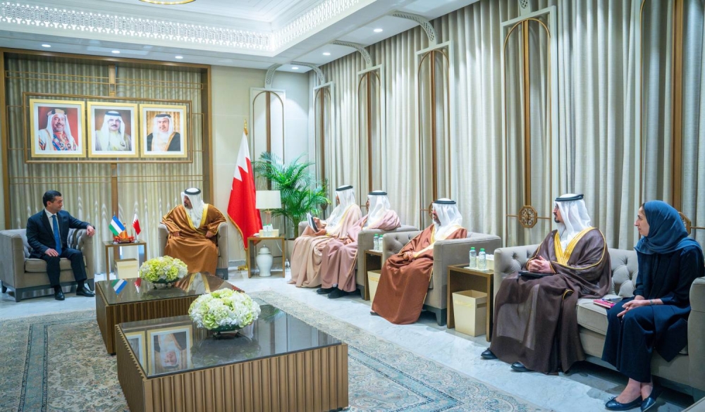 وزير المالية يلتقي وزير خارجية أوزبكستان ويؤكد على عمق العلاقات