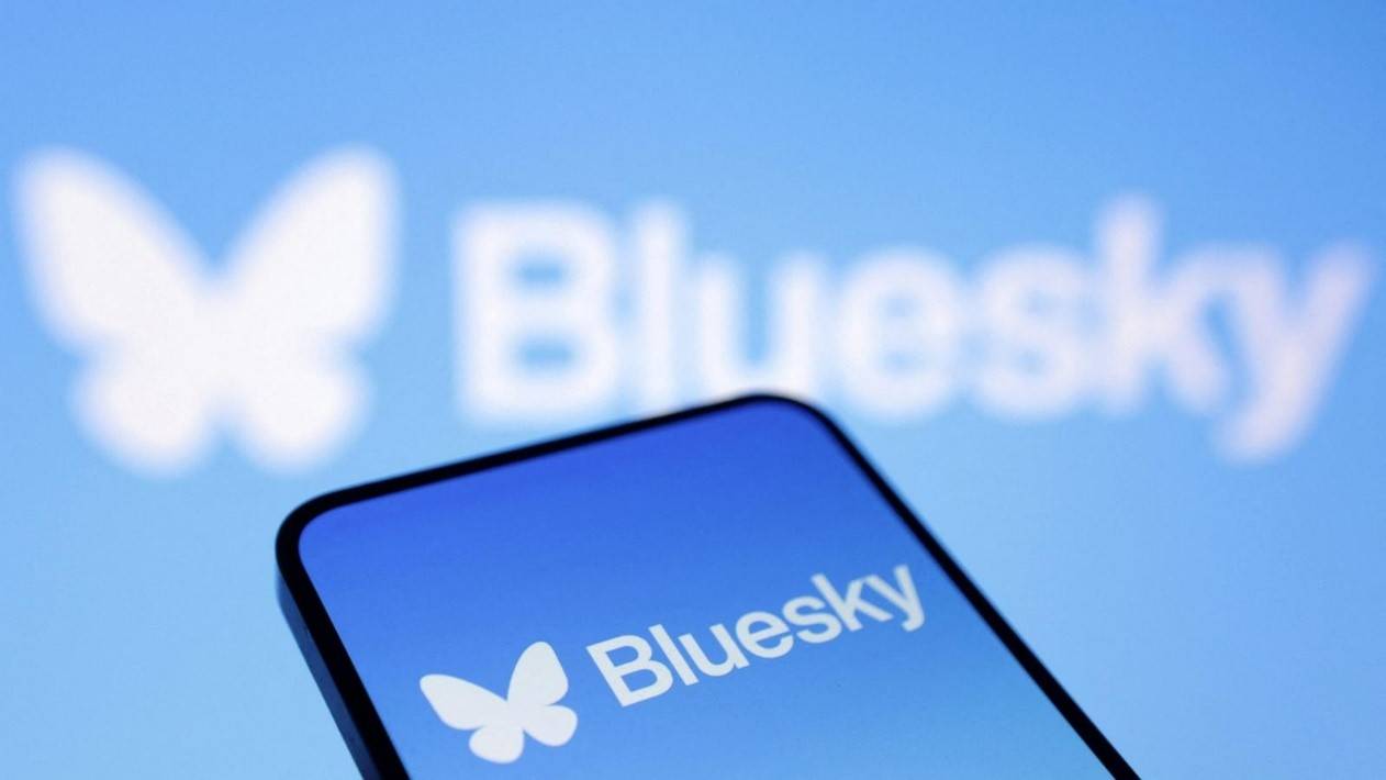 خطف الأضواء من إكس.. Bluesky يجذب ملايين المستخدمين في 2025