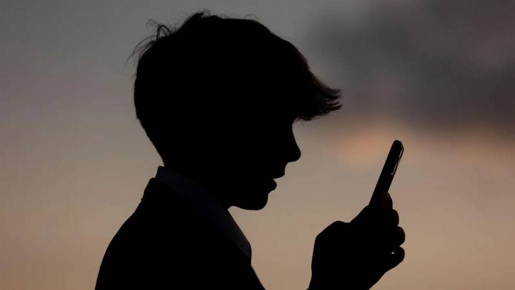 يوتيوب يعتمد الذكاء الاصطناعي لتحديد أعمار المستخدمين: تاريخ الميلاد ليس كافيًا