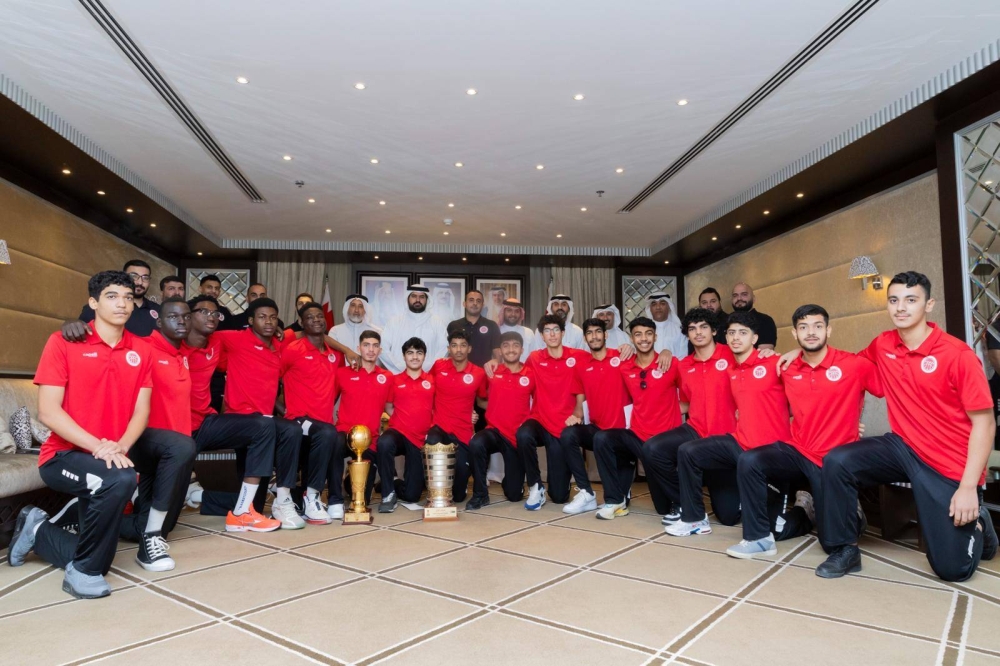 عيسى بن علي يستقبل منتخب ناشئي السلة بطل العرب