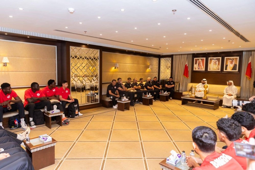 عيسى بن علي يستقبل منتخب ناشئي السلة بطل العرب