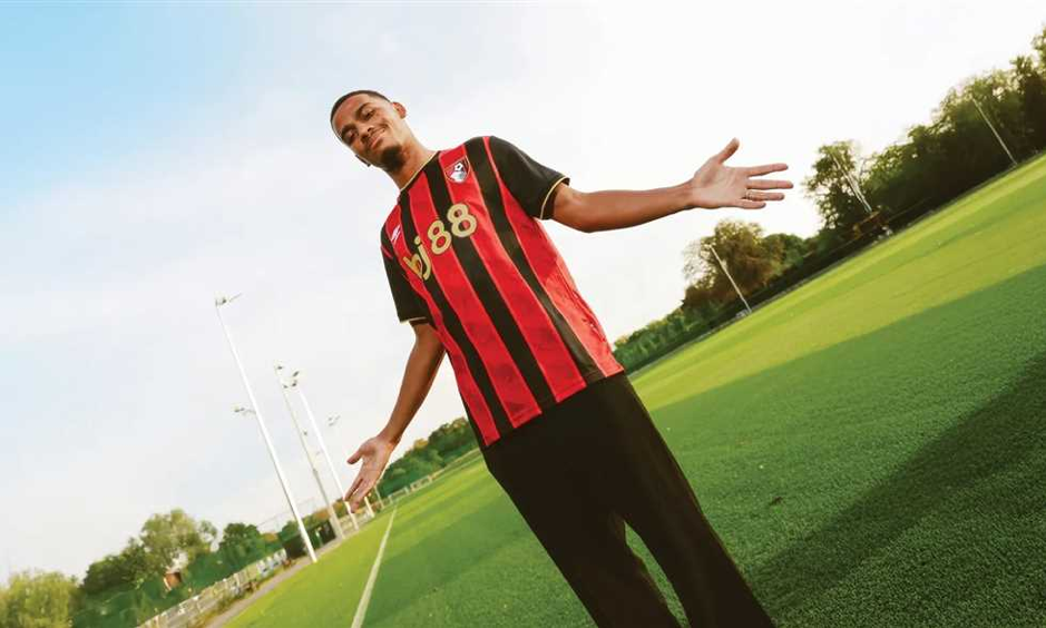 أمين عدلي ينتقل رسميًا إلى بورنموث الإنجليزي