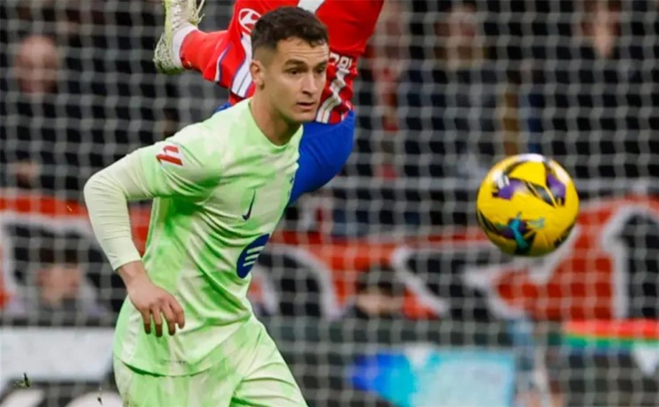 مستقبل مارك كاسادو بين برشلونة والعروض الخارجية