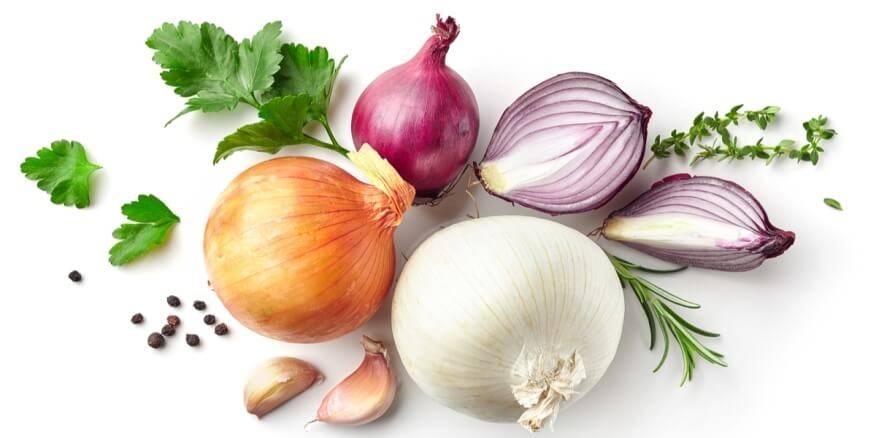 أضرار البصل والثوم على الشعر.. احذرها