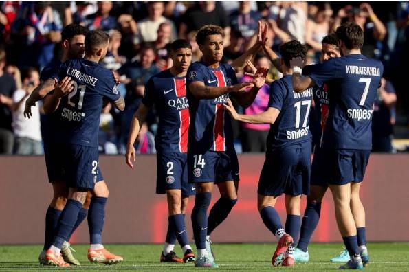 باريس سان جيرمان ضد أنجيه في الدوري الفرنسي