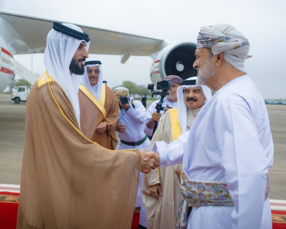 الملك يصل إلى صلالة في زيارة خاصة لسلطنة عمان الشقيقة