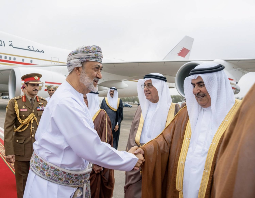 الملك يصل إلى صلالة في زيارة خاصة لسلطنة عمان الشقيقة