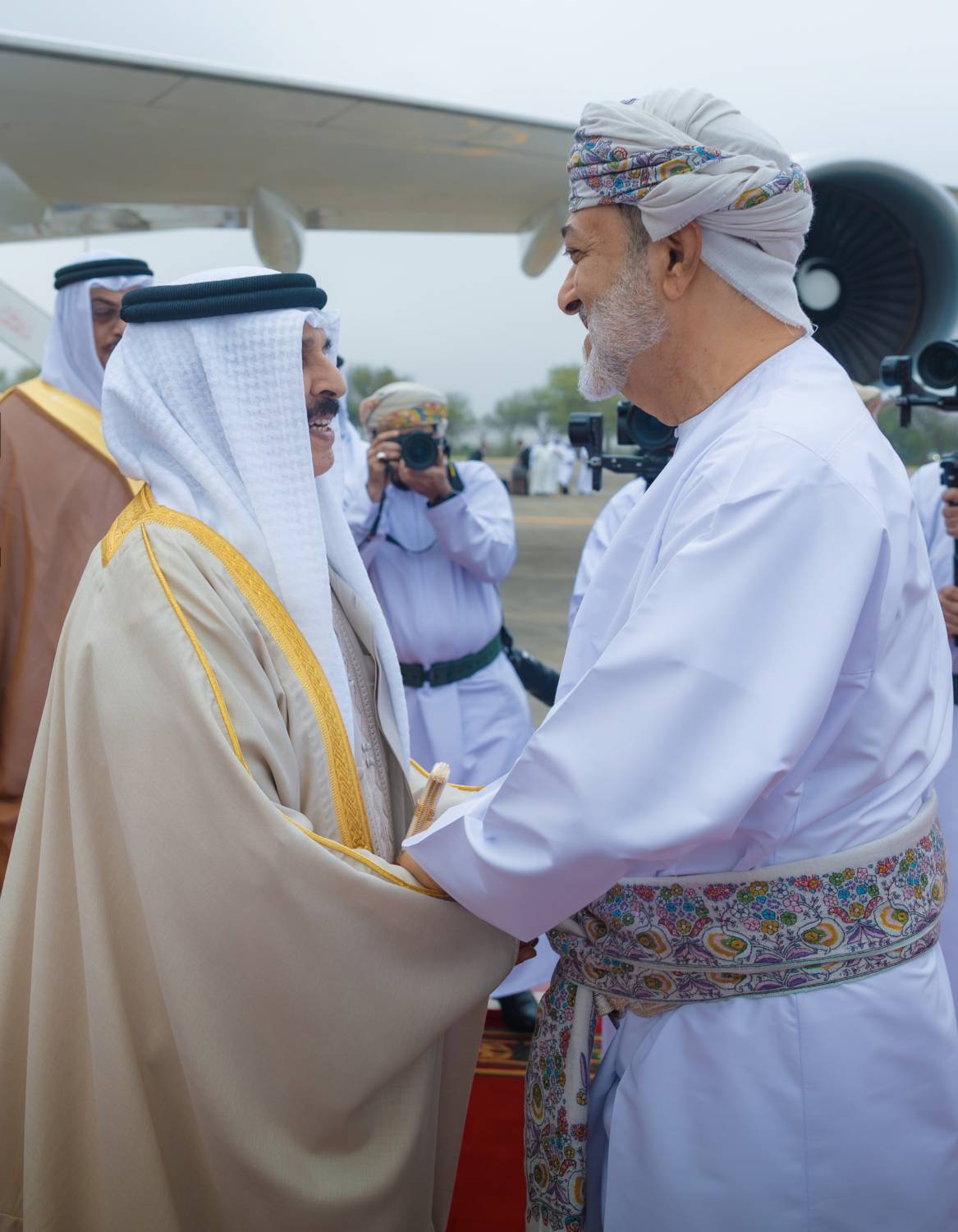 الملك يصل إلى صلالة في زيارة خاصة لسلطنة عمان الشقيقة