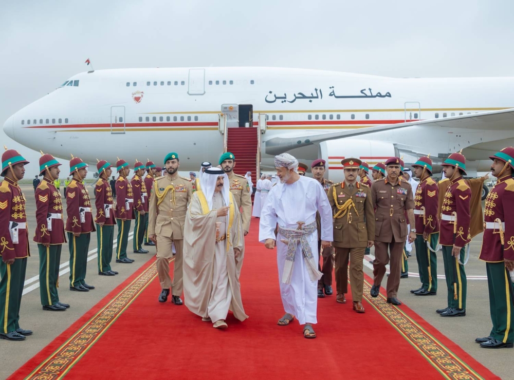 الملك يصل إلى صلالة في زيارة خاصة لسلطنة عمان الشقيقة