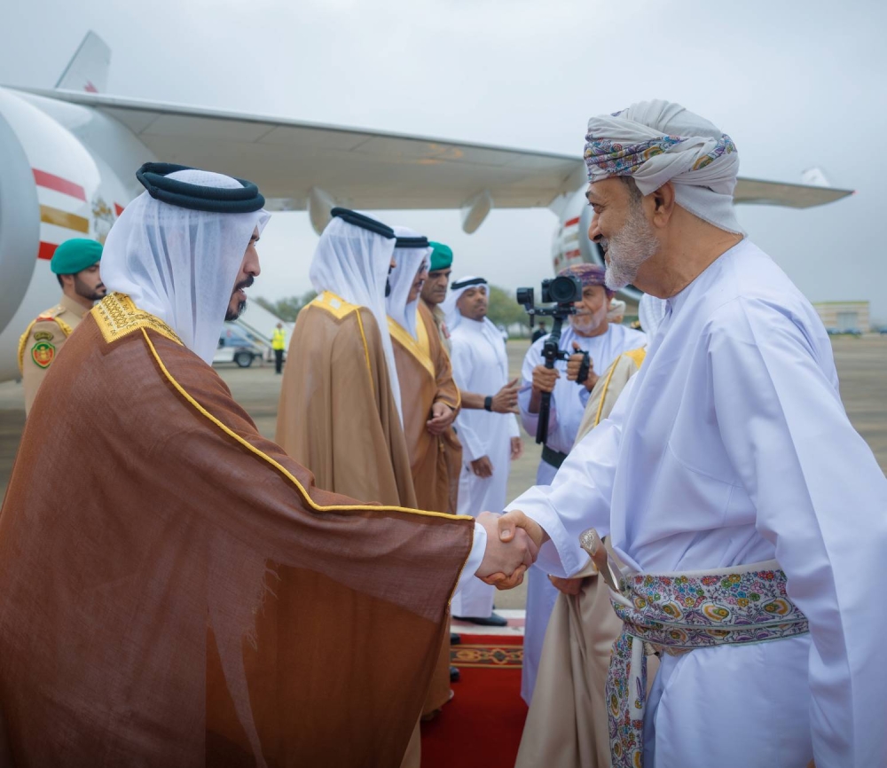 الملك يصل إلى صلالة في زيارة خاصة لسلطنة عمان الشقيقة