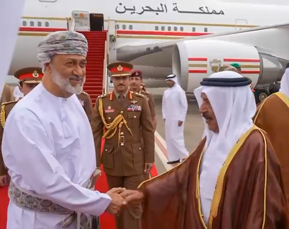 الملك يصل إلى صلالة في زيارة خاصة لسلطنة عمان الشقيقة