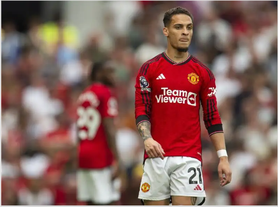أنتوني يقترب من مغادرة مانشستر يونايتد وسط صراع ريال بيتيس وفنربخشة