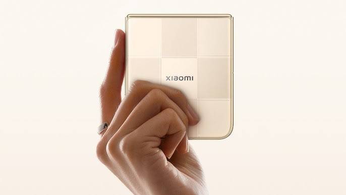 مزين بالألماس.. شاومي تطلق إصدارًا خاصًا من هاتف Mix Flip 2