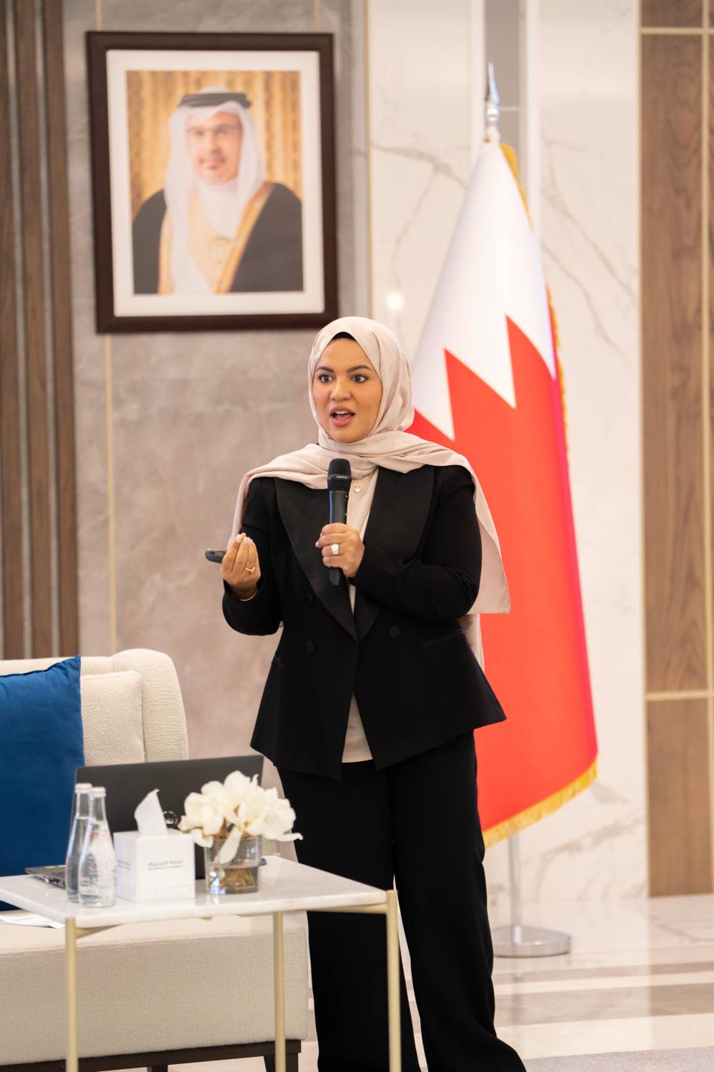 الرئيس التنفيذي لـ"تمكين" تلتقي بالشباب البحريني