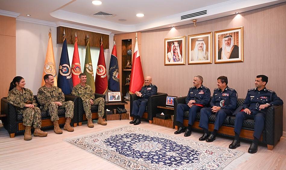 رئيس الأمن العام يبحث أوجه التعاون مع نائب قائد خفر السواحل الأمريكي في المجال البحري