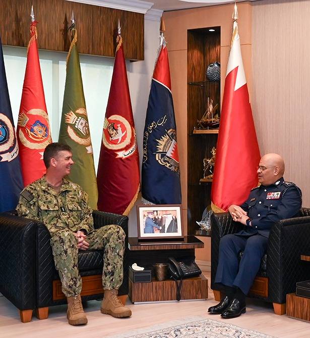 رئيس الأمن العام يبحث أوجه التعاون مع نائب قائد خفر السواحل الأمريكي في المجال البحري