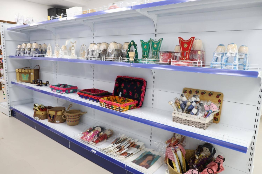 "التنمية الاجتماعية" تفتتح "متجر الأيادي البحرينية" لمنتجات الأسر المنتجة