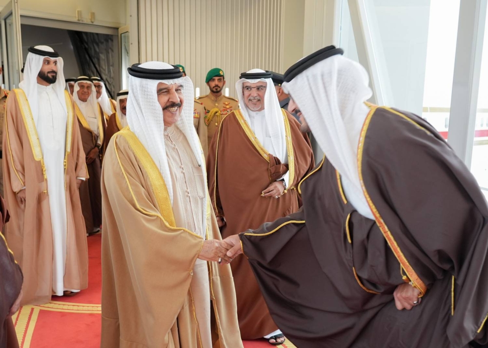 الملك يعود إلى أرض الوطن بعد زيارة خاصة لسلطنة عمان