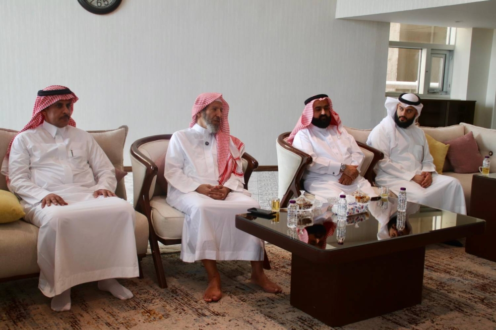 الشيخ سعد الشثري يستقبل أبناء مملكة البحرين من حفظة القرآن الكريم