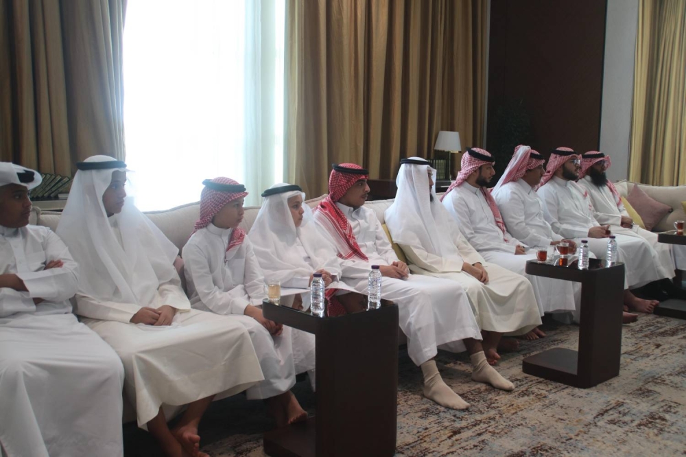 الشيخ سعد الشثري يستقبل أبناء مملكة البحرين من حفظة القرآن الكريم