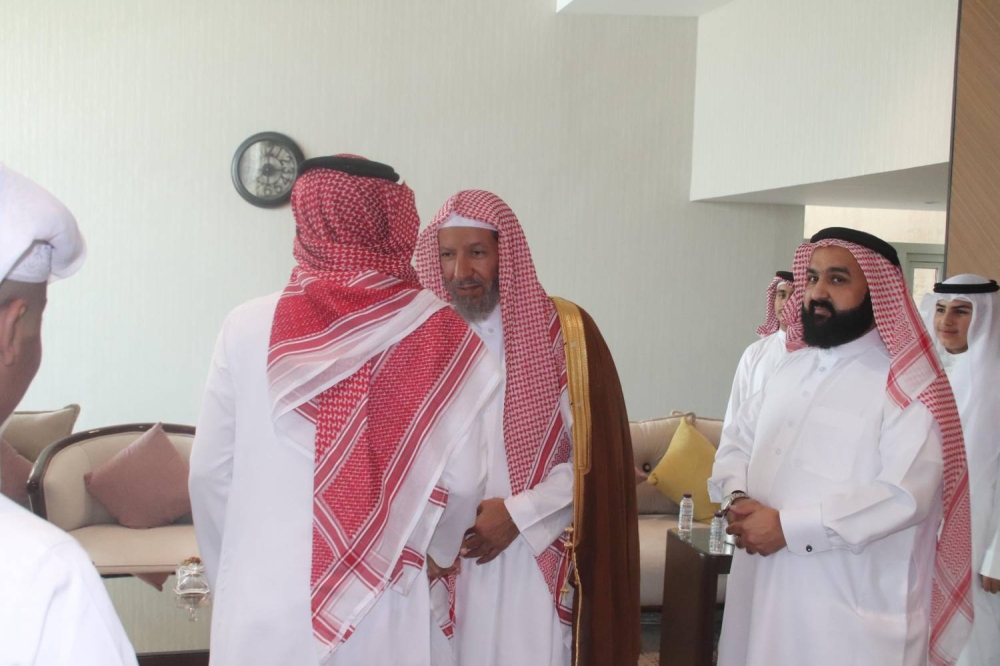 الشيخ سعد الشثري يستقبل أبناء مملكة البحرين من حفظة القرآن الكريم