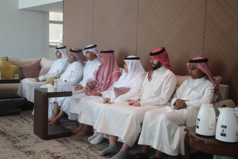 الشيخ سعد الشثري يستقبل أبناء مملكة البحرين من حفظة القرآن الكريم