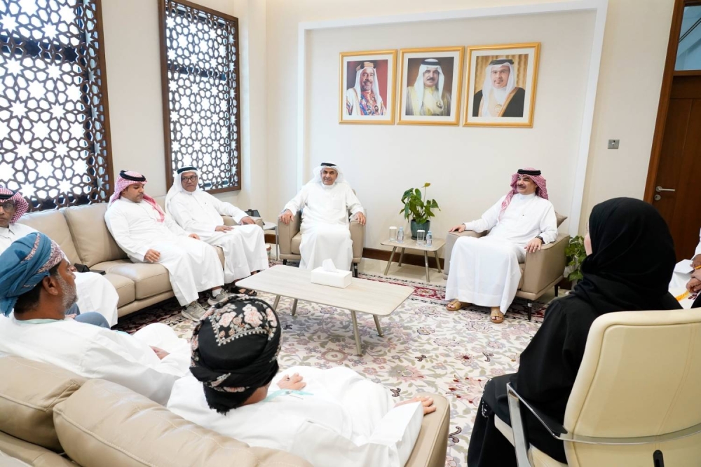 امين عام النواب يستقبل وفداً من ملتقى البحرين التطوعي