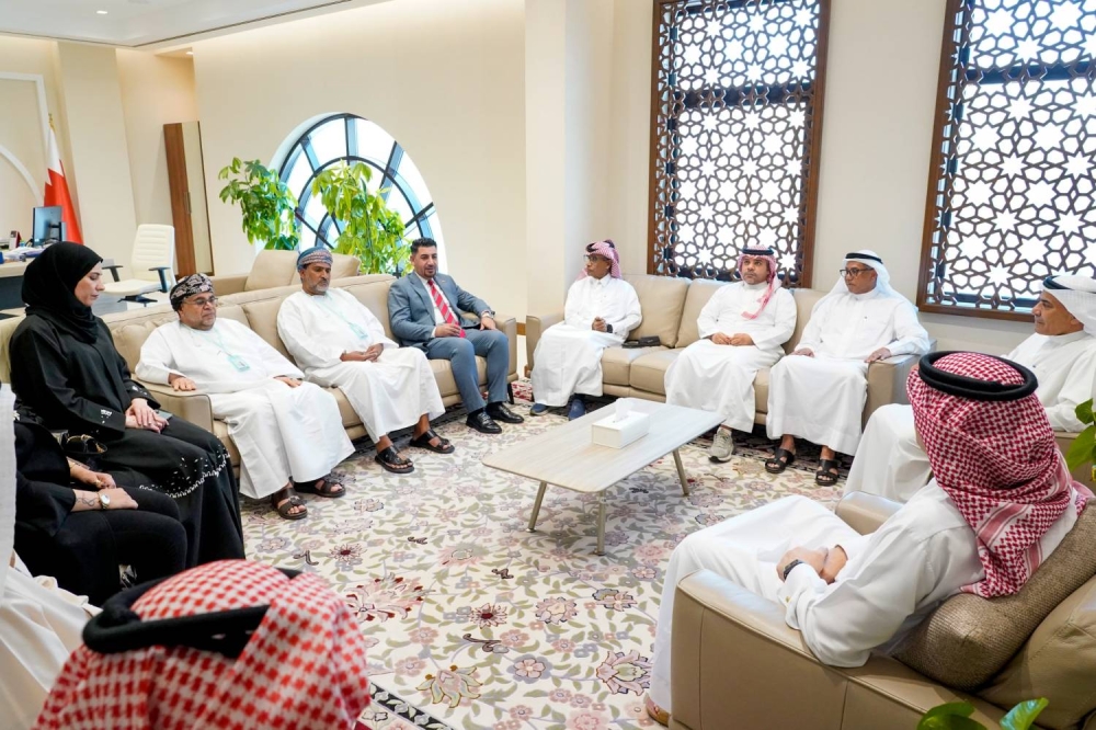امين عام النواب يستقبل وفداً من ملتقى البحرين التطوعي