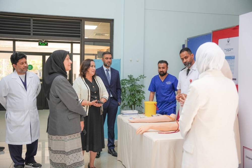 المستشفيات الحكومية تنظم برنامجاً تدريبياً متخصصاً لتطوير مسارات سحب الدم والإدخال الوريدي