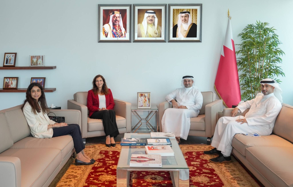 وزير الصناعة يستقبل سفيرة مصر لدى البحرين