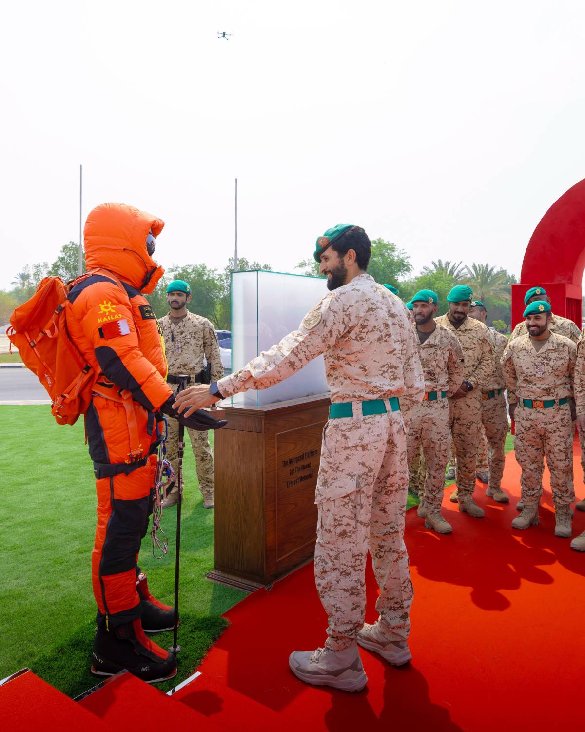 ناصر بن حمد: دوار معسكر الروضة شاهدٌ على إنجاز رجال الحرس الملكي بالوصول إلى قمة جبل إيفرست