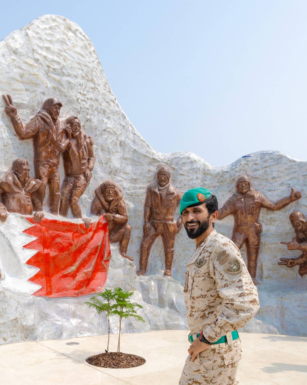 ناصر بن حمد: دوار معسكر الروضة شاهدٌ على إنجاز رجال الحرس الملكي بالوصول إلى قمة جبل إيفرست