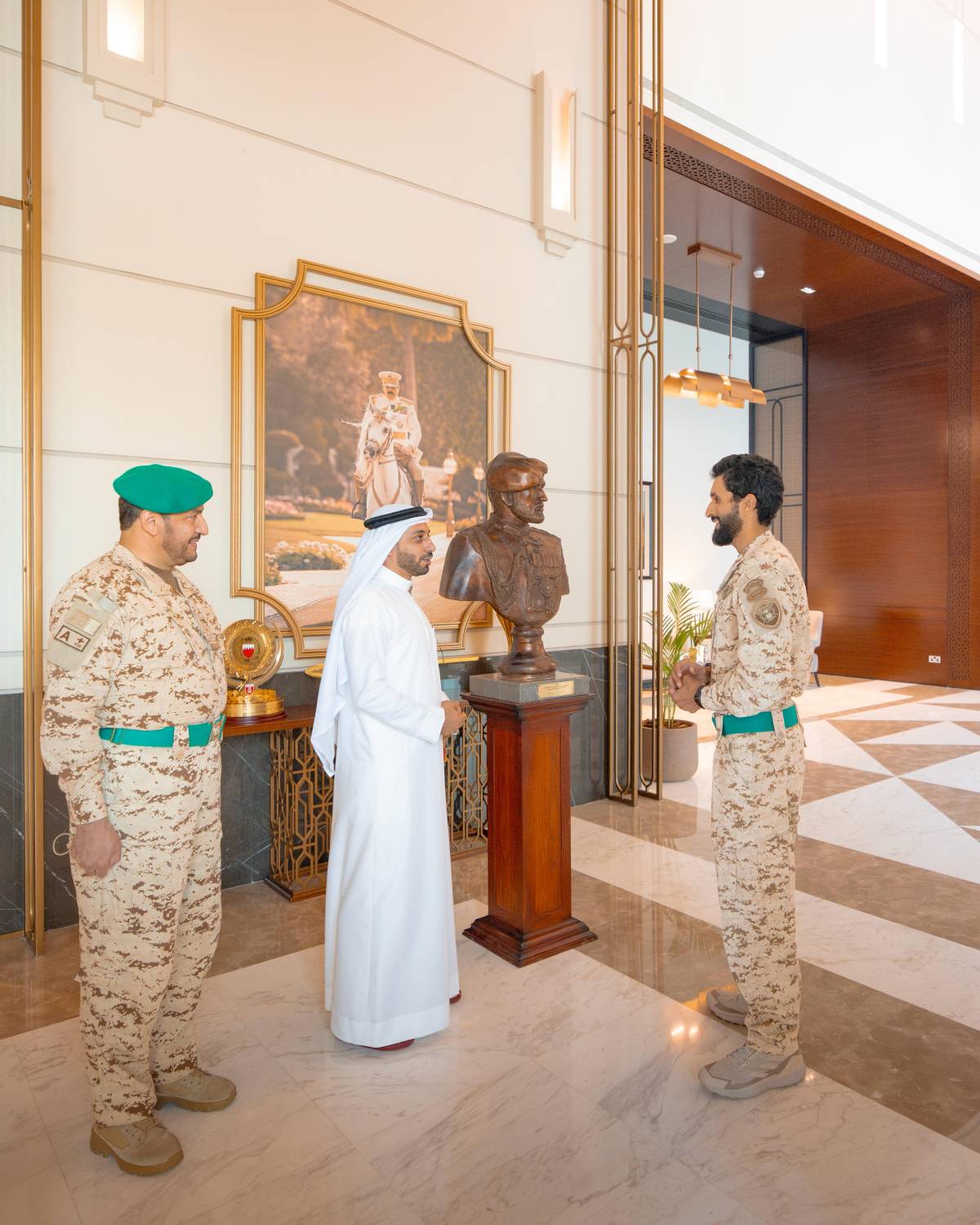ناصر بن حمد: دوار معسكر الروضة شاهدٌ على إنجاز رجال الحرس الملكي بالوصول إلى قمة جبل إيفرست