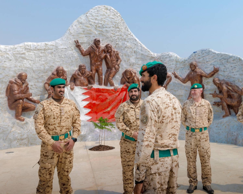 ناصر بن حمد: دوار معسكر الروضة شاهدٌ على إنجاز رجال الحرس الملكي بالوصول إلى قمة جبل إيفرست