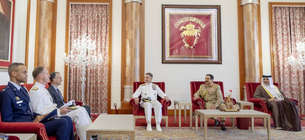 الملك القائد الأعلى للقوات المسلحة يستقبل قائد القيادة المركزية الأمريكية