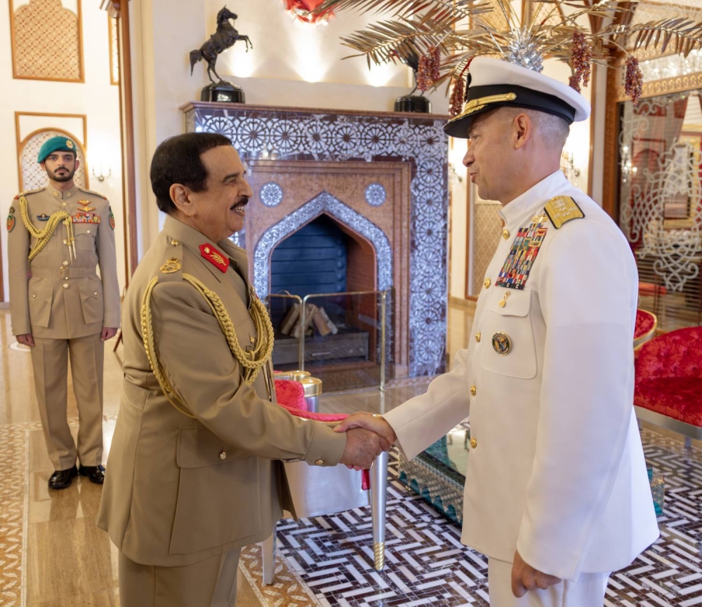 الملك القائد الأعلى للقوات المسلحة يستقبل قائد القيادة المركزية الأمريكية