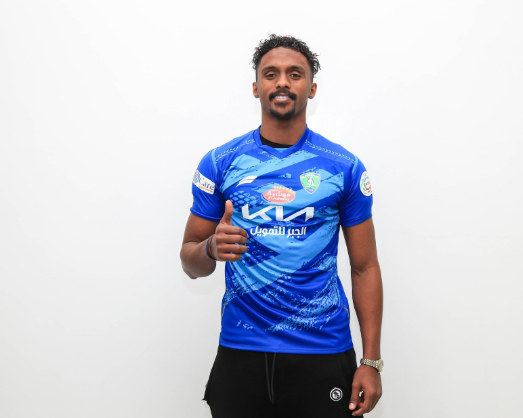 خليفة الدوسري يرحل من الهلال السعودي وينضم إلى نيوم بعقد طويل الأمد