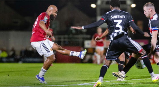 جريمسبي تاون يقصي مانشستر يونايتد من كأس الرابطة بركلات الترجيح