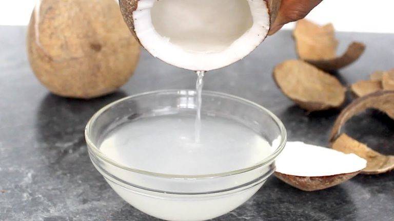 ماء جوز الهند.. سر جمال طبيعي لبشرة نضرة وخالية من العيوب