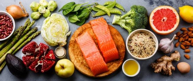 أسرار الشباب الدائم.. 12 نوعًا من الأطعمة تحمي خلاياك وتؤخر الشيخوخة