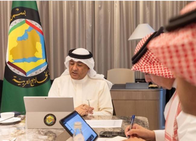 الأمين العام لمجلس التعاون يجتمع مع الفريق التفاوضي لمجلس التعاون لاتفاقيات التجارة الحرة لمتابعة سير المفاوضات مع الدول