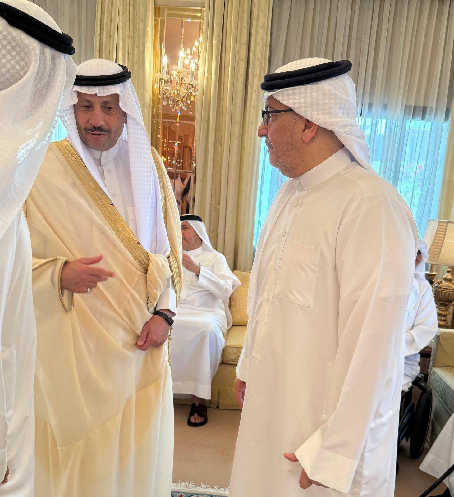 سفير خادم الحرمين الشريفين يقدم واجب العزاء لأسرة كانو