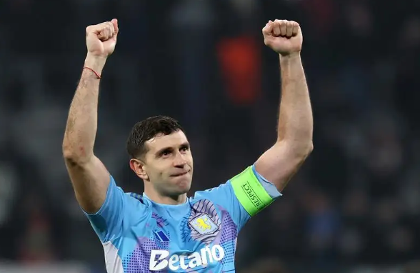 مانشستر يونايتد يجدد مفاوضاته لضم إيميليانو مارتينيز من أستون فيلا